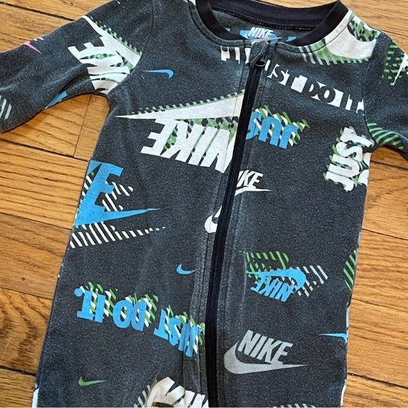 Nike Sleeper, Size 6 Months - Picture 2 of 7